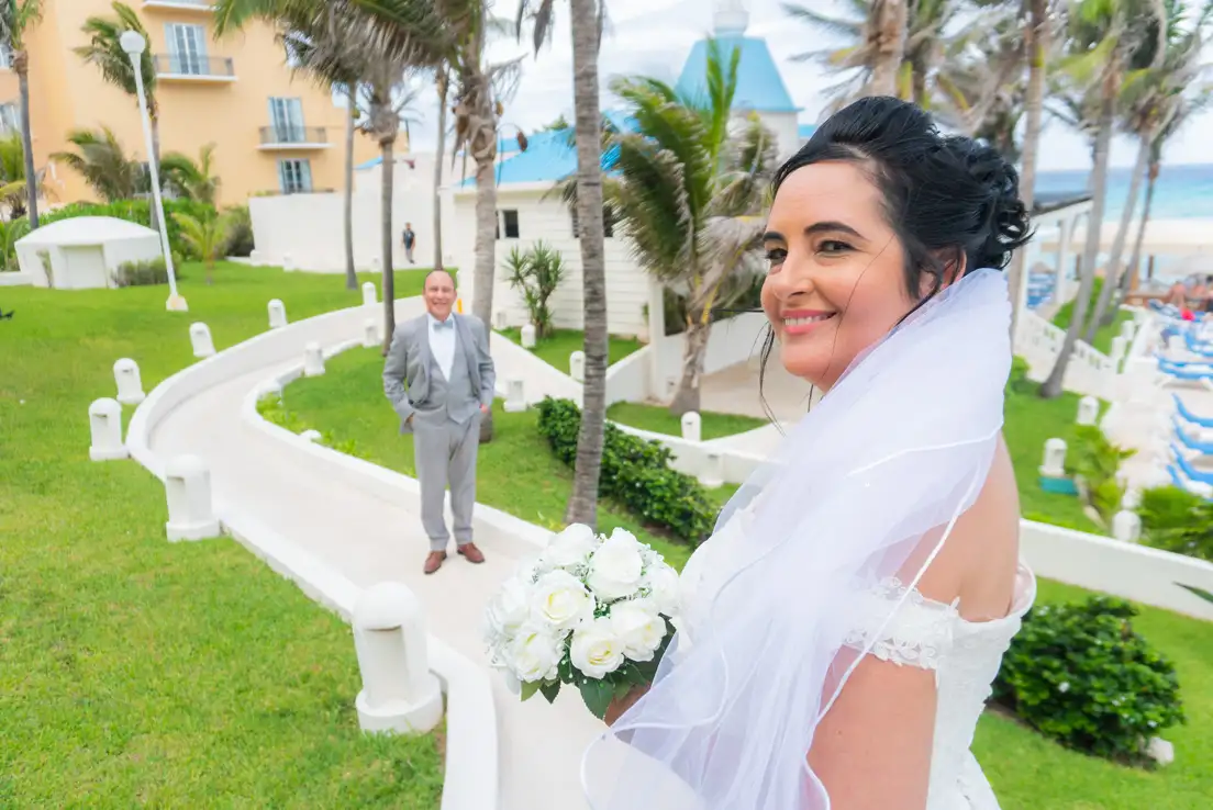 Happy-bride-at-a-resort-in-Cancun