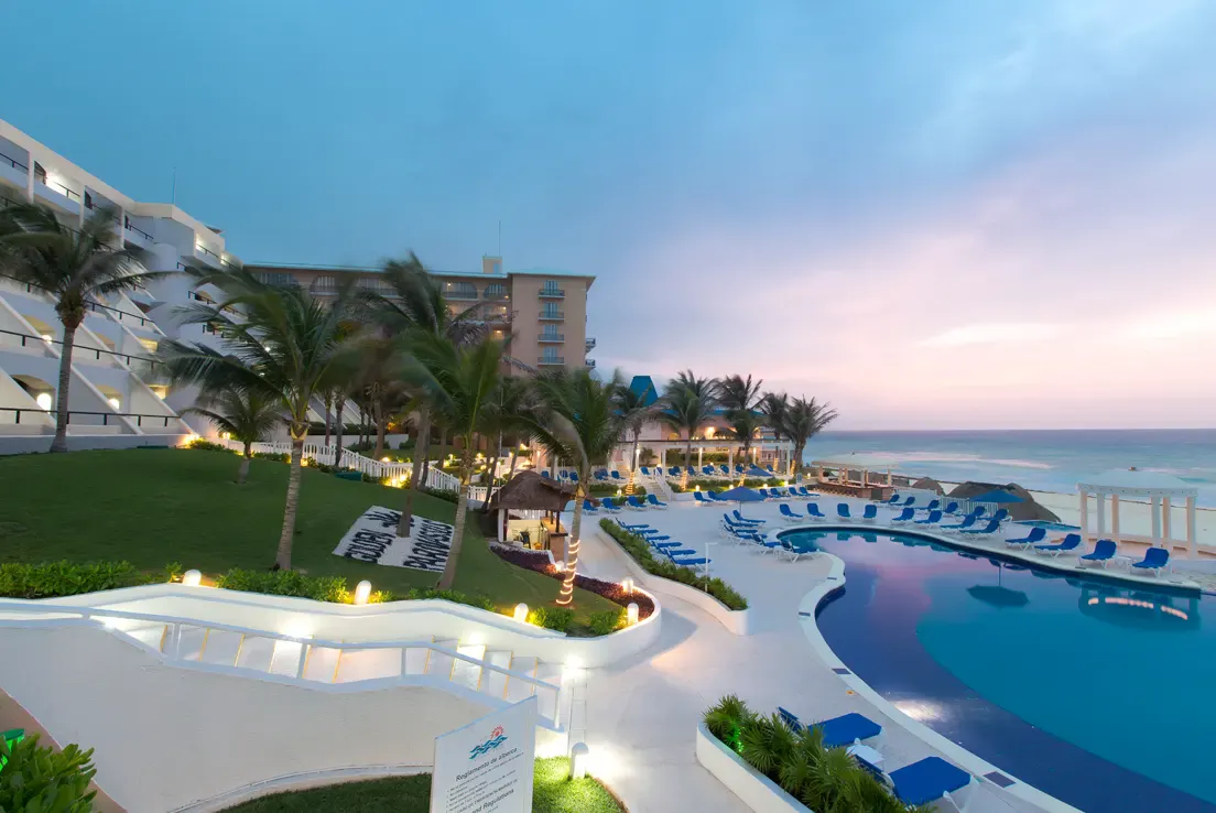 Pool-view-with-hotel-and-beach-in-the-background