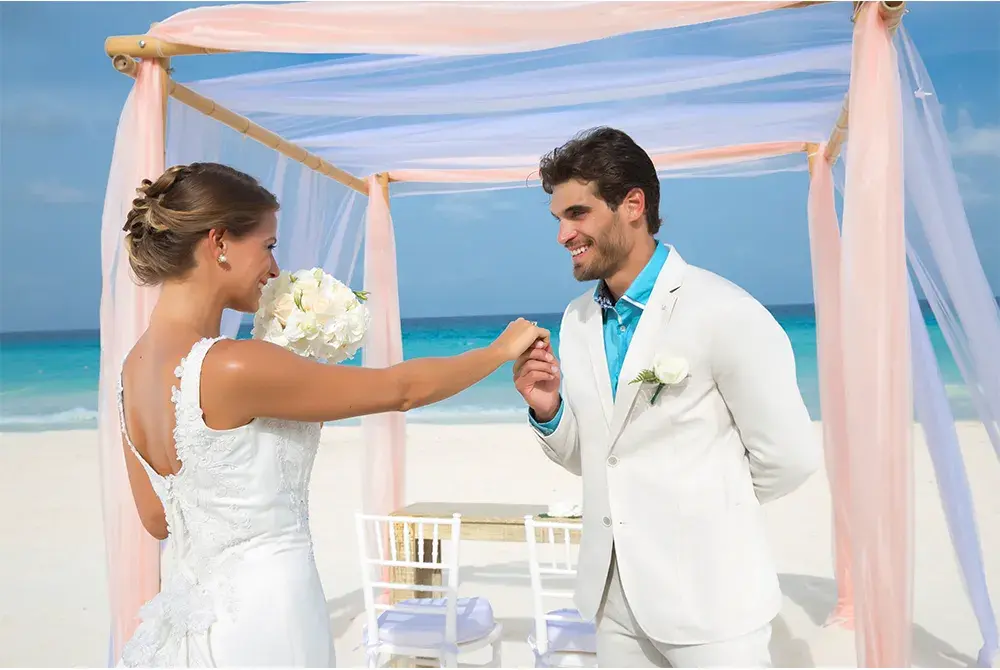 Couple-saying-I-do-on-their-wedding-day